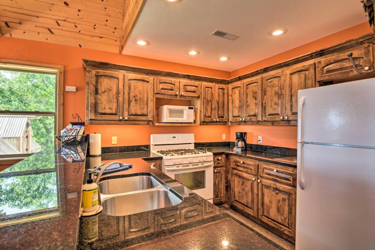 Spacious Log Cabin With Fire Pit And Game Room! يوريكا سبرينغز المظهر الخارجي الصورة