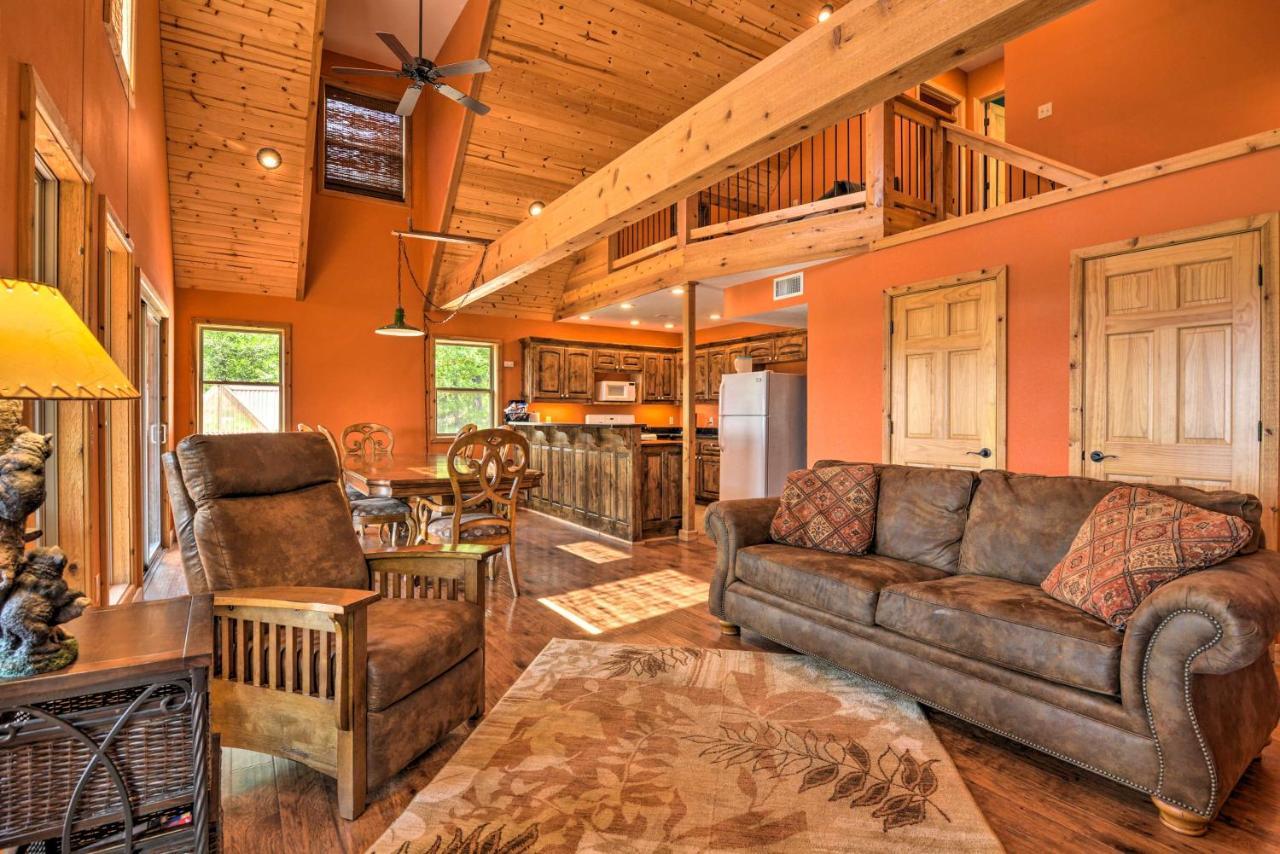 Spacious Log Cabin With Fire Pit And Game Room! يوريكا سبرينغز المظهر الخارجي الصورة