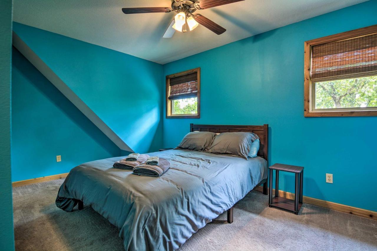 Spacious Log Cabin With Fire Pit And Game Room! يوريكا سبرينغز المظهر الخارجي الصورة