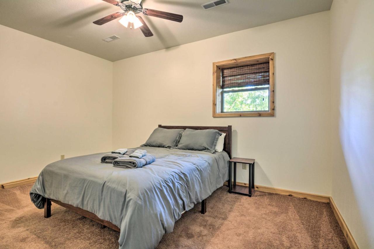 Spacious Log Cabin With Fire Pit And Game Room! يوريكا سبرينغز المظهر الخارجي الصورة