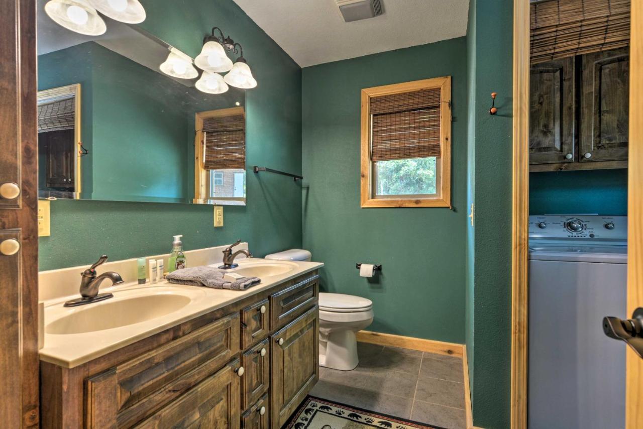 Spacious Log Cabin With Fire Pit And Game Room! يوريكا سبرينغز المظهر الخارجي الصورة